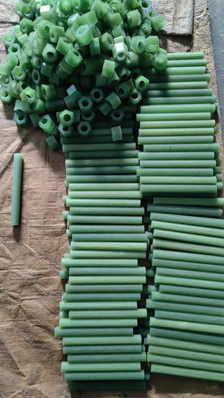 Boulons en plastique à haute résistance Boulons en FRP avec fil métrique Couleur verte
